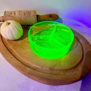 Green Depression uranium/Vaseline glass relish Glass Dish